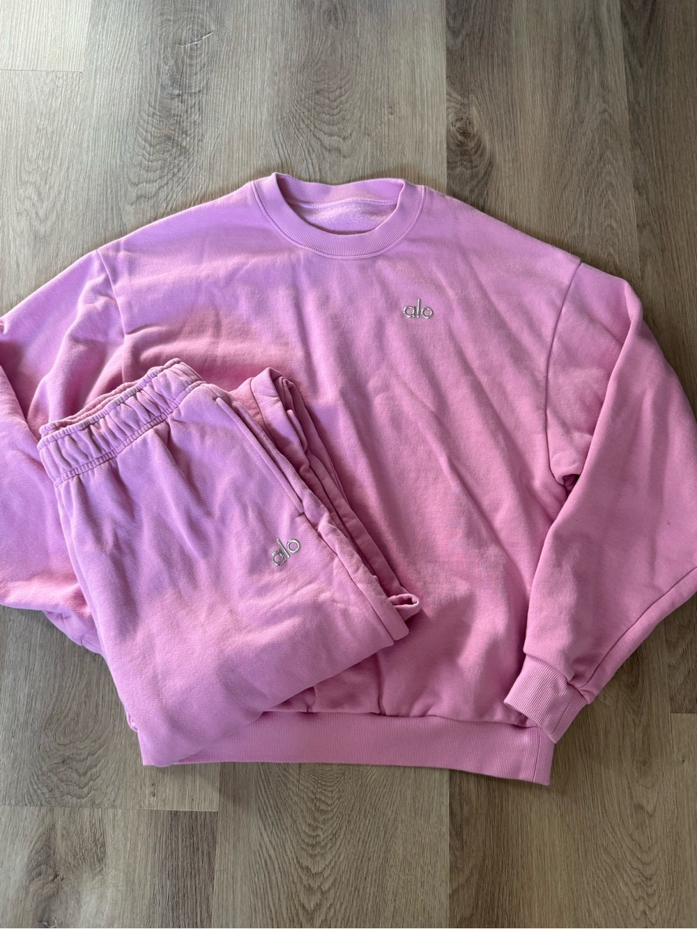 alo - accolade set - candy heart pink
